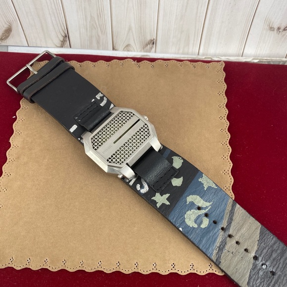 Rare Vintage Fossil Rock Climber, Hockey, Lacrosse and more Sports Watch - Picture 9 of 13